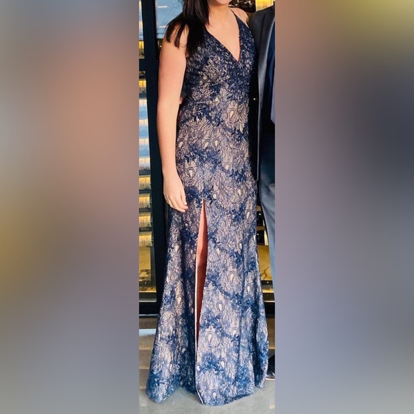 Dress the Population Blue Iris Plunging Lace Gown- Size Medium - Picture 2 of 4